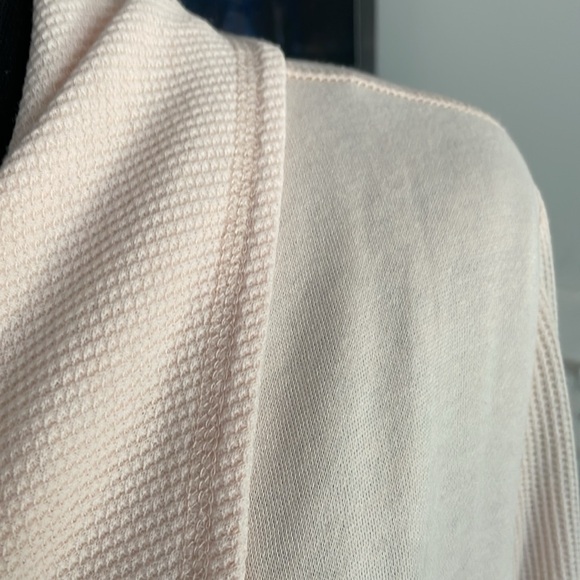 Donna Karan Drape Cardigan Shrug Size L
Pale Pink Oversized - Picture 6 of 10